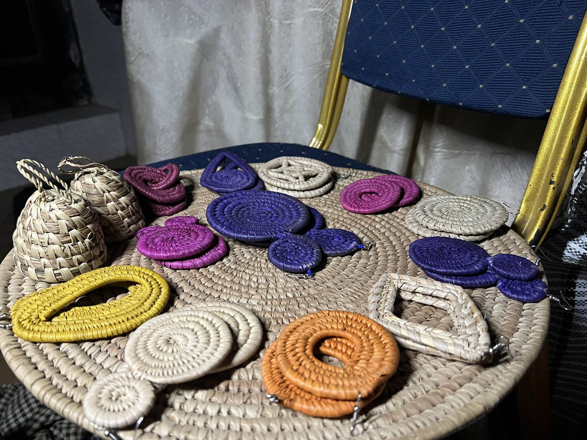 Oma_GuGu's tweet image. Please if you can see this, help my brand by quoting anything with it 🥹. Please 🙏