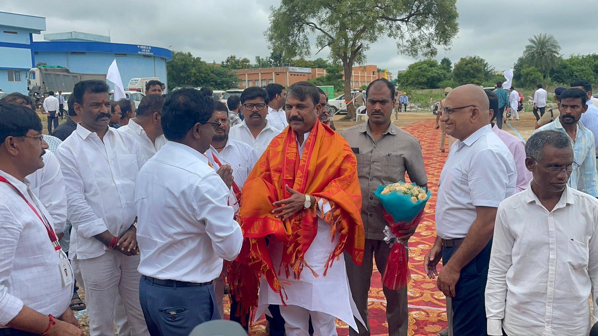 AnjiReddy_BJP's tweet photo. IDA బొల్లారం మున్సిపాలిటి నూతన పోలీస్ స్టేషన్ భవన నిర్మాణ భూమి పూజ కార్యక్రమంలో MP రఘునందన్ రావు గారు మరియు స్థానిక MLA మహిపాల్ రెడ్డి గారితో కలిసి పాల్గొనడం జరిగింది.
#anjireddy_mlc
#patancheruvu
#graduatesmlc
#Graduates
#sangareddy https://t.co/u5jP21N66k