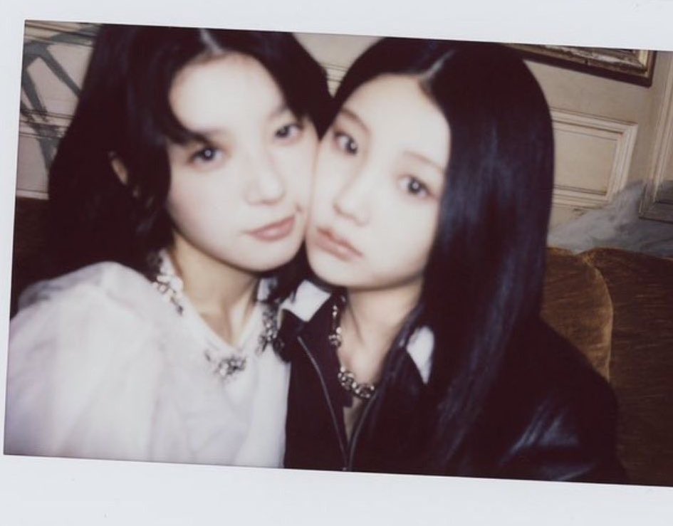 의외로 여자들에게 위험한행위: 볼맞댐, 슈퍼볼끌림 하고있는 모희또즈 사진 목격하기