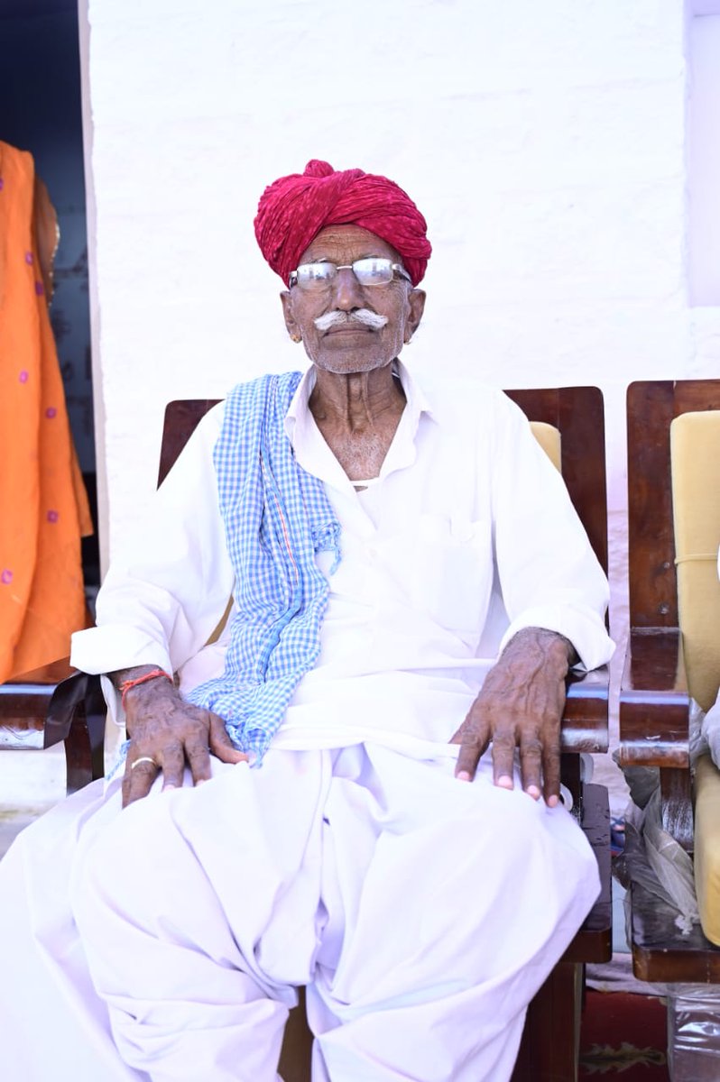 पिताश्री को प्रणाम 🙏
"पितृ दिवस" की आप सभी को हार्दिक शुभकामनाएं!🎉