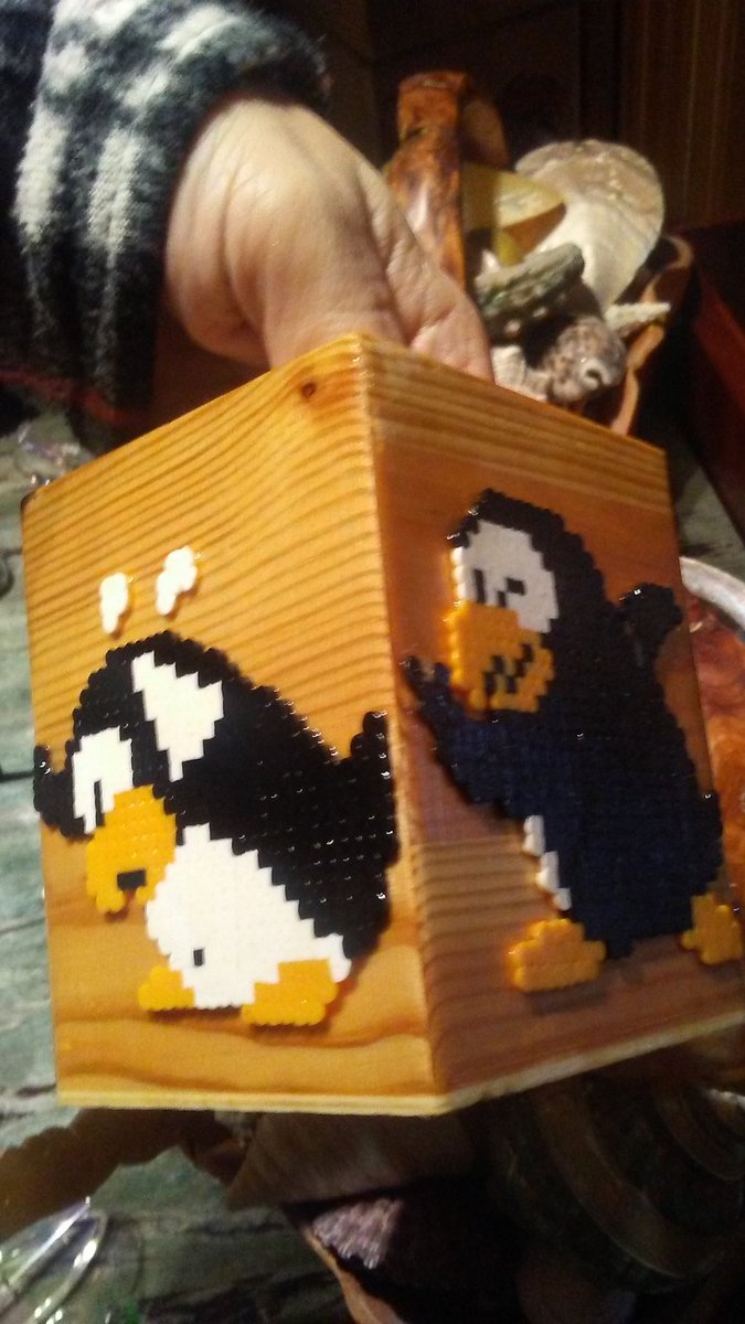 Si queréis regalar cositas varias (joyeros, fundas para disco duros, libretas/diarios, un kit de baño, lapiceros, etc), con personajes de videojuegos o series de dibujos vintage/retro, podemos hablarlo. Precios ajustados. Consultad, sin compromiso alguno.