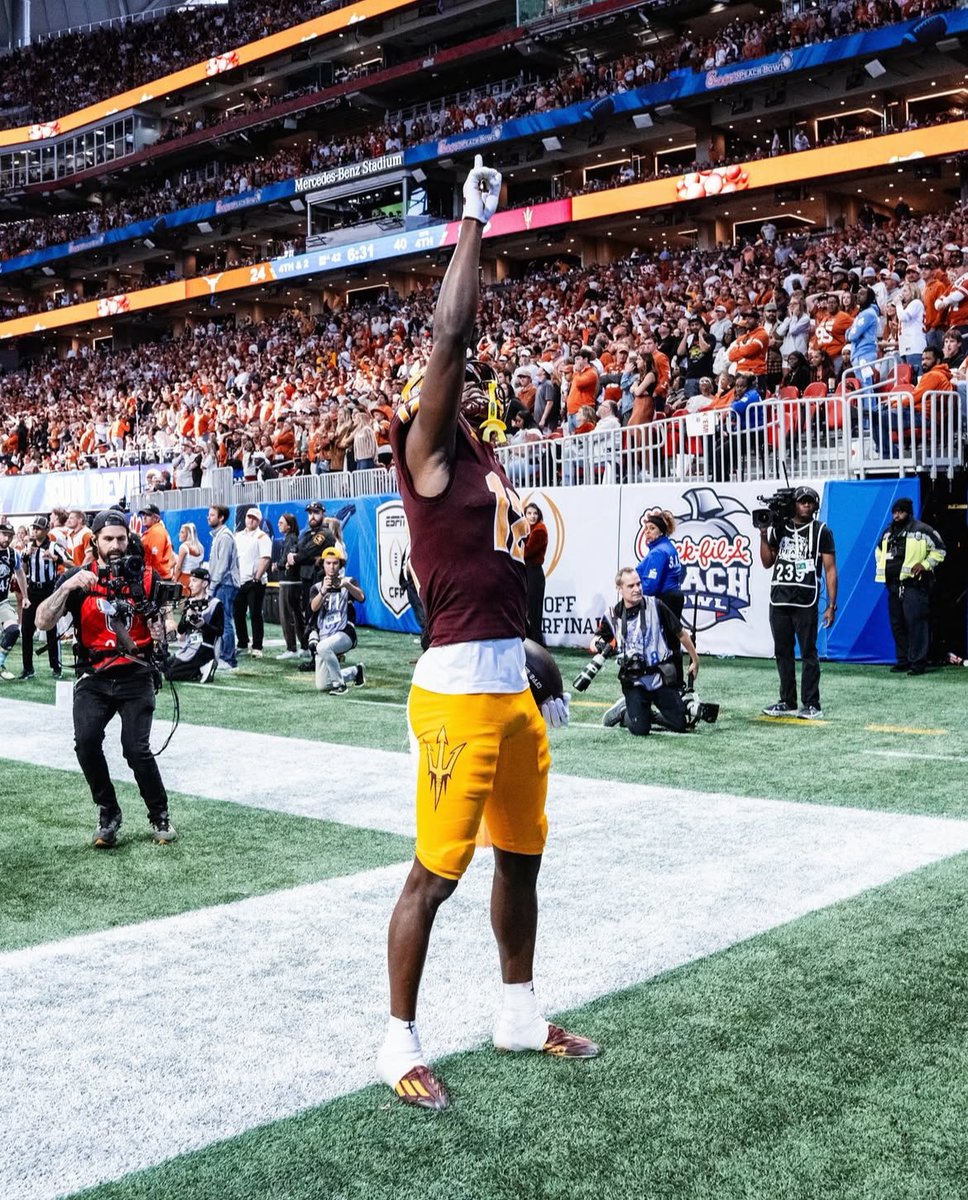 Greedyjames7's tweet image. Blessed to receive an offer from Arizona State University. @ballcoachLee @KennyDillingham @DemetricDWarren @CraigHaubert @TheUCReport @TomLuginbill @Jalil_Johnson21 @CoachKirkMartin @jeffries_jacob @HokaHeyFootball @jackson_dip @BenjaminGolan @MikeRoach247 @CAT_TAKEOVER…