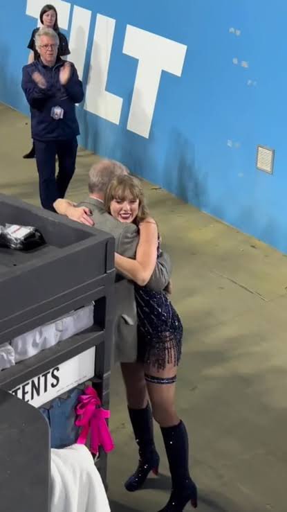 🫂| "I have an excellent father, his strength is making me stronger"

Happy Father Day, Scott!