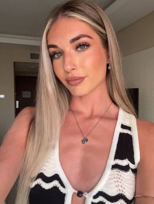 Watch beauty Princess's leaked NSFW photo on TwXstars