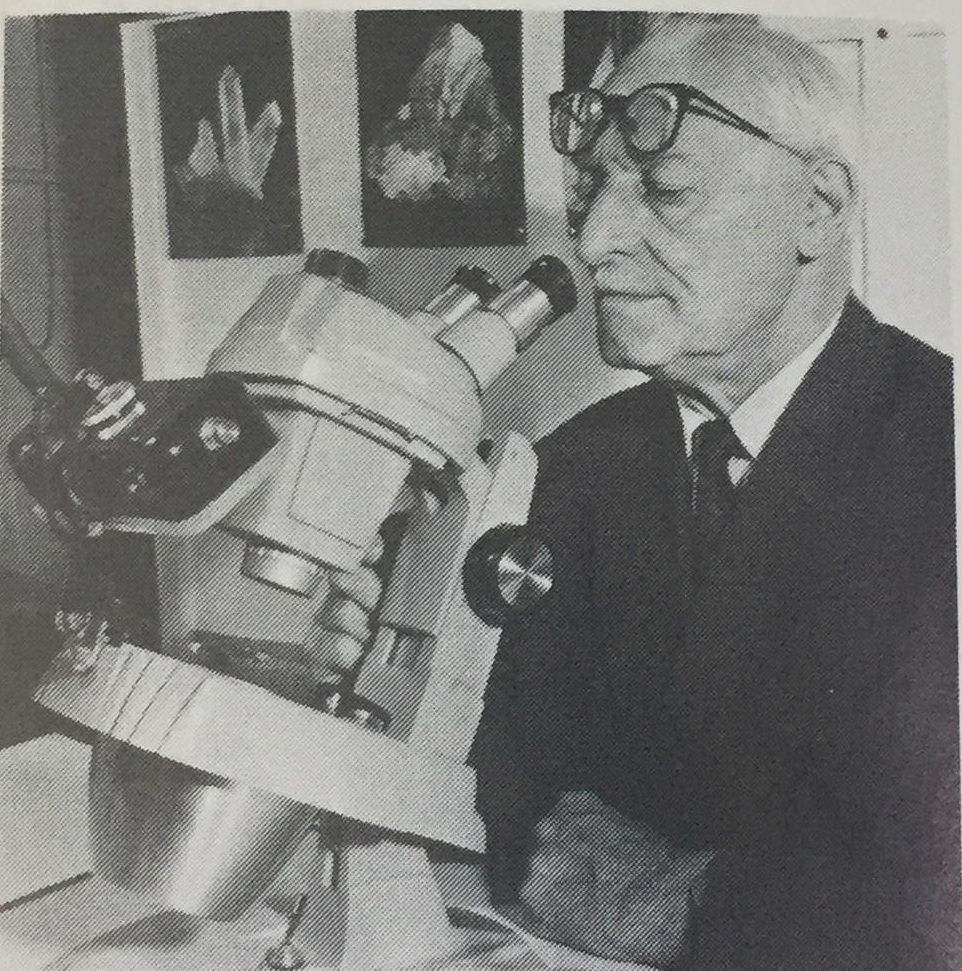 For Father’s Day, we are celebrating some of the ‘founding fathers’ of Gem-A who helped to shape the study of gemmology, both in the UK and internationally 📚 

📸  Sir James Walton, Robert Webster, Basil Anderson and Eric Bruton.

Our Heritage Series: gem-a.com/resources/news/