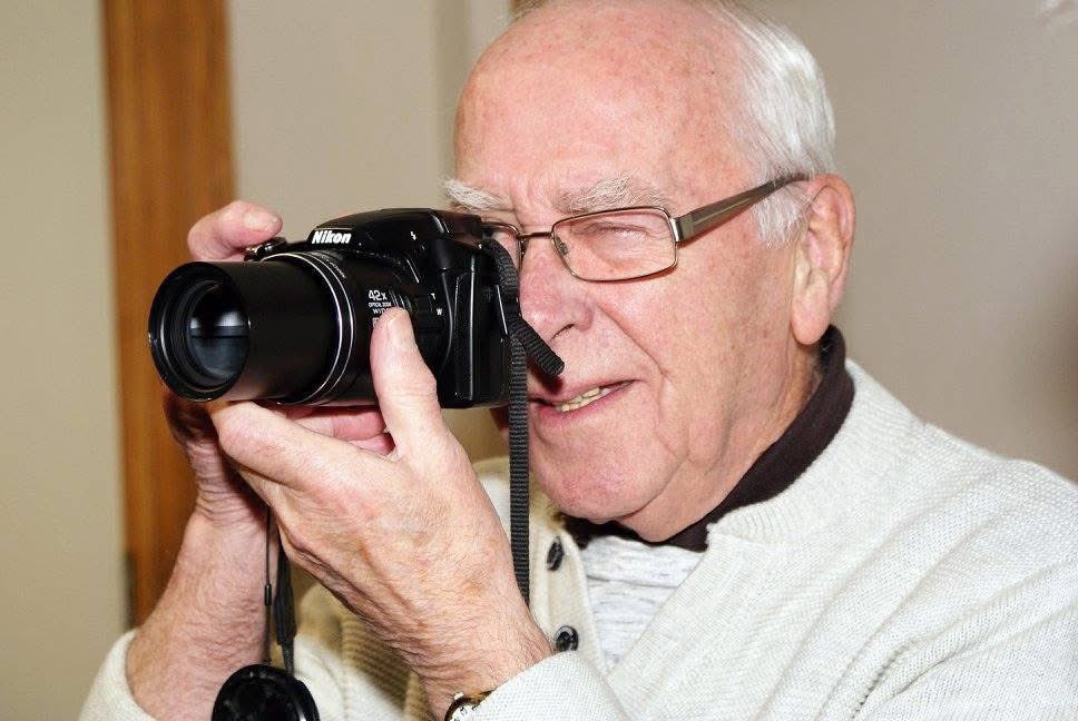 mor_rath's tweet image. Deepest condolences to our colleague Carol, whose father @philcunns has passed away.
An artist, photographer and bestselling author, Phil contributed so much to the cultural life of Ráth Mór for decades. His paintings adorn the entire building.
Suaimhneas síoraí dá anam dílis.