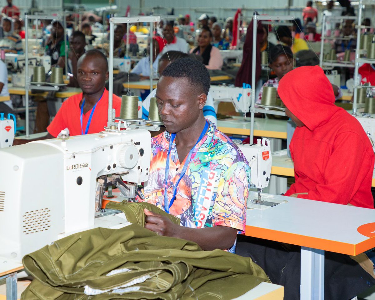 Anite__Evelyn's tweet image. Uganda now has 50,000 factories employing 1.2m Ugandans, which is more than all the 490,000 our public service jobs.our children manufacture quality goods.
As we prepare to have a minimum wage,what do you propose should be a decent pay for the factory workers.