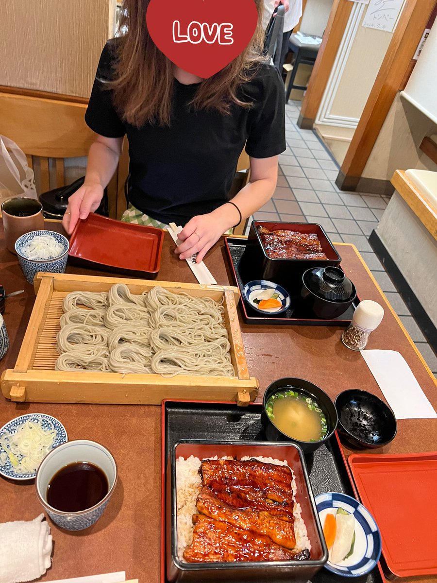 友人のお誕生日やっとできた❤️
お蕎麦リクエストだったので…
✨鰻重とへぎ蕎麦ランチ🍴✨
めちゃ美味しかったよココ↓
 g.co/kgs/1SYhni8

ちなみに会話の流れでまさかの
”推しのお坊さん"が同じと判明‼ww

推し活に無縁な私達だけど
『これが推し活か？！』と
思わず吹いた🤣w