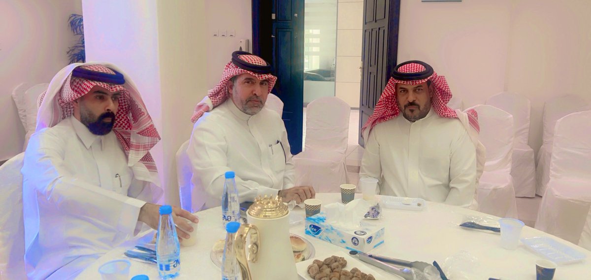 Baladia_Besha's tweet photo. في أجواءٍ تسودها السعادة والمحبة، واحتفاءً بعيد الأضحى؛ أقامت بلدية بيشة حفلَ معايدةٍ لمنسوبيها، بحضورِ رئيس بلدية بيشة المهندس محمد بن فلاح القحطاني، وجميع منسوبي البلدية، وذلك في بهو مبنى البلدية. https://t.co/n9Hr7wfGDR