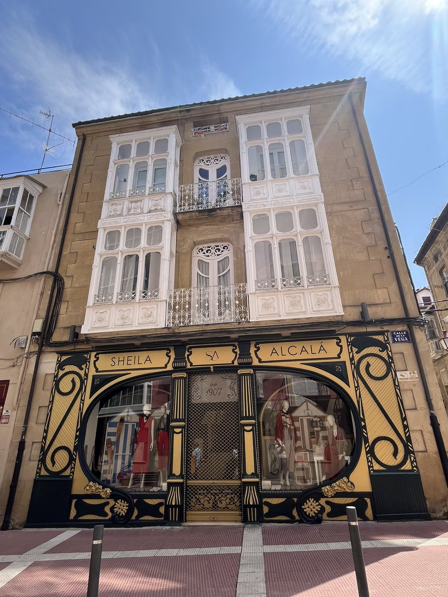 Viviendas y comercio - C/La Vega, 5 - Haro, La Rioja - Arquitecto: Quintín Bello San Juan, 1907