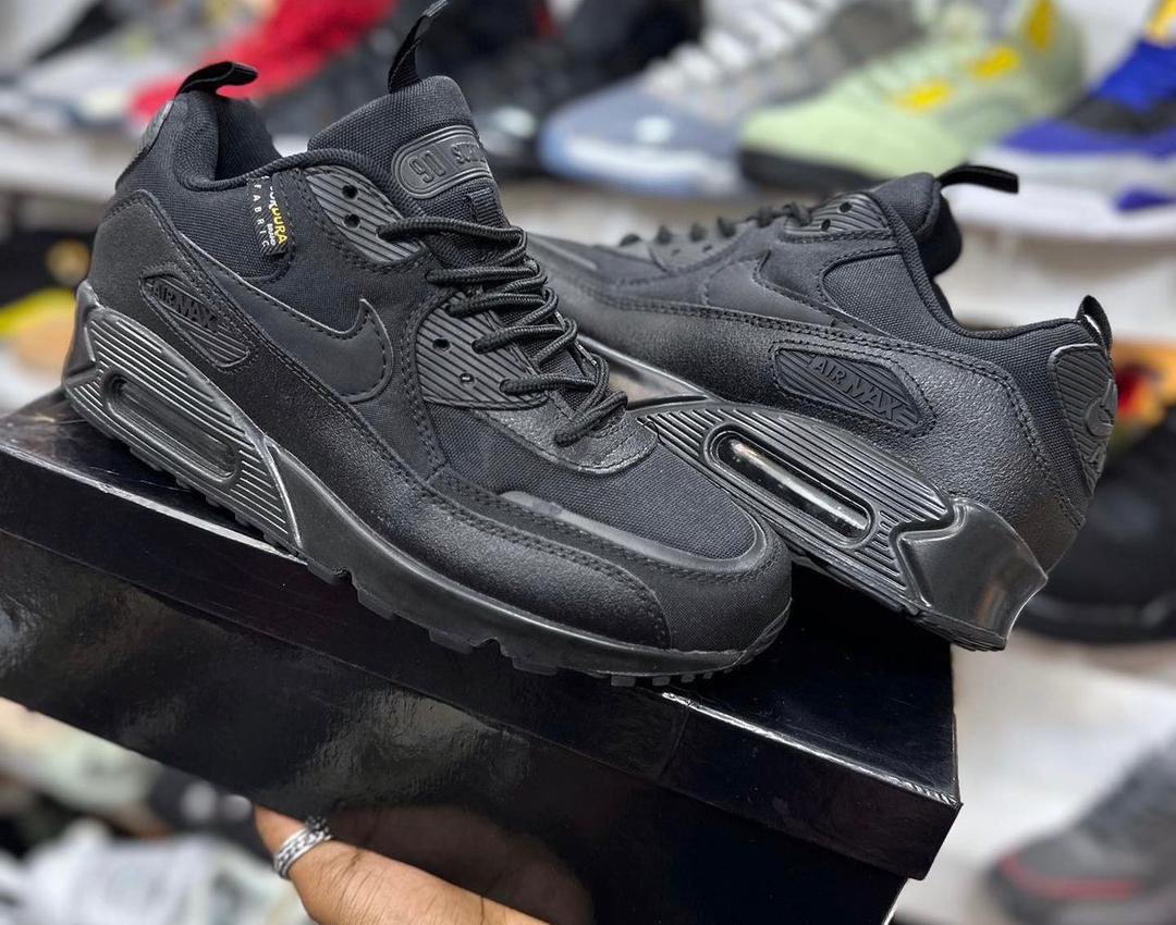 AIR

SIZE 41,42,43,44,45

PRICE 75,000

KARIBUNI