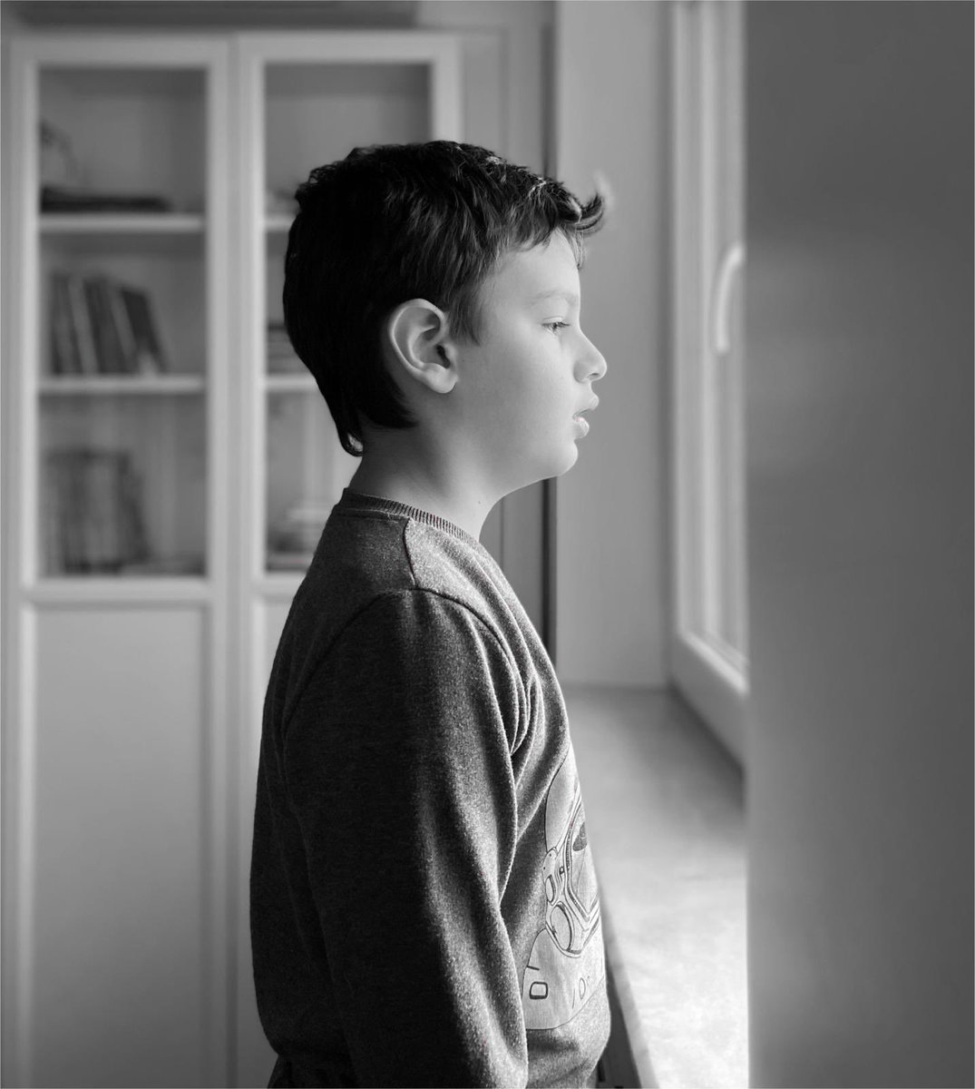 Oğlum Mansur bugün 1 milyon 10 bin 915 kardeşi ile birlikte LGSye giriyor, şimdi okul kapısından girmişlerdir.

Yıllar önce çok küçükken bana notlar yazardı, Babalar Günü’nde bana bir not yazmış onu saklıyorum. 

Türkiye’min dört bir köşesinden tüm çocuklarımızın ayağı taşa