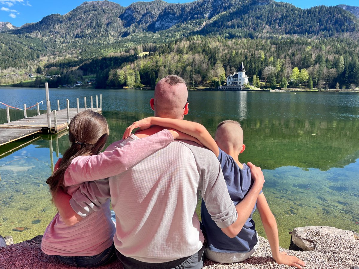 Jakub_Harnos's tweet image. Happy Father’s Day! Big respect to all single fathers who raise kids with full love and responsibility. 💪
In science, I support equality — 10 of 13 people in my lab are women. No harassment, no gender judgment. Ask them yourself!
Be like James! 💥 #FathersDay #Equality