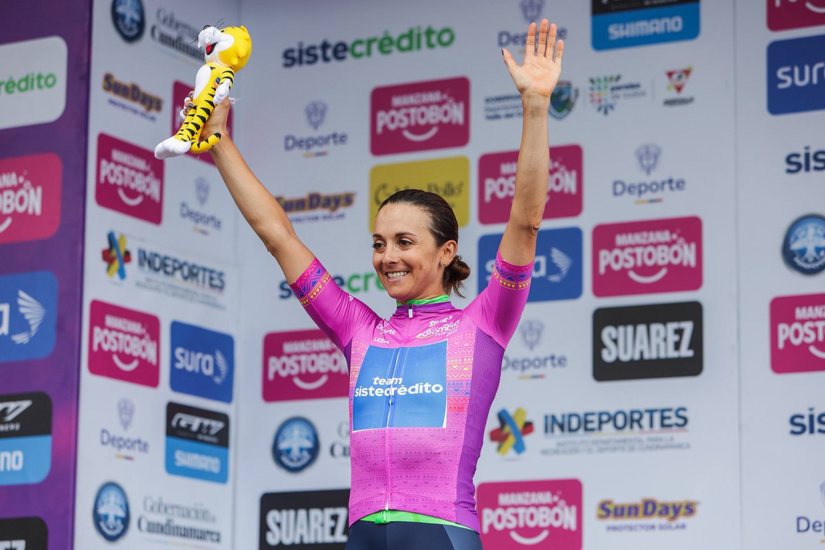 En su tierra, con su gente,llena de amor  <a href="/carbike86/">Diana Peñuela</a> se quedó con la cronoescalada y hoy amaneció de nuevo como líder de #VueltaColombiaFemenina2025