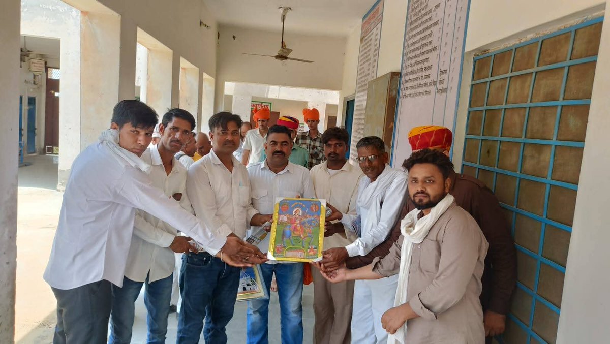 *14 जून को हर साल गोगामेड़ी में मनेगा कायमखानी दिवस संगठन का बड़ा एलान*

कल हनुमानगढ़ के नोहर उपखण्ड के गोगामेड़ी स्थान में नवाब कायम खां चौहान 606 वीं पुण्यतिथि के अवसर पर एक विशाल सभा व गौरवशाली स्वाभिमान यात्रा का कार्यक्रम रखा गया। सुखदेव सिंह गोगामेड़ी प्रतिमा के दर्शन करने