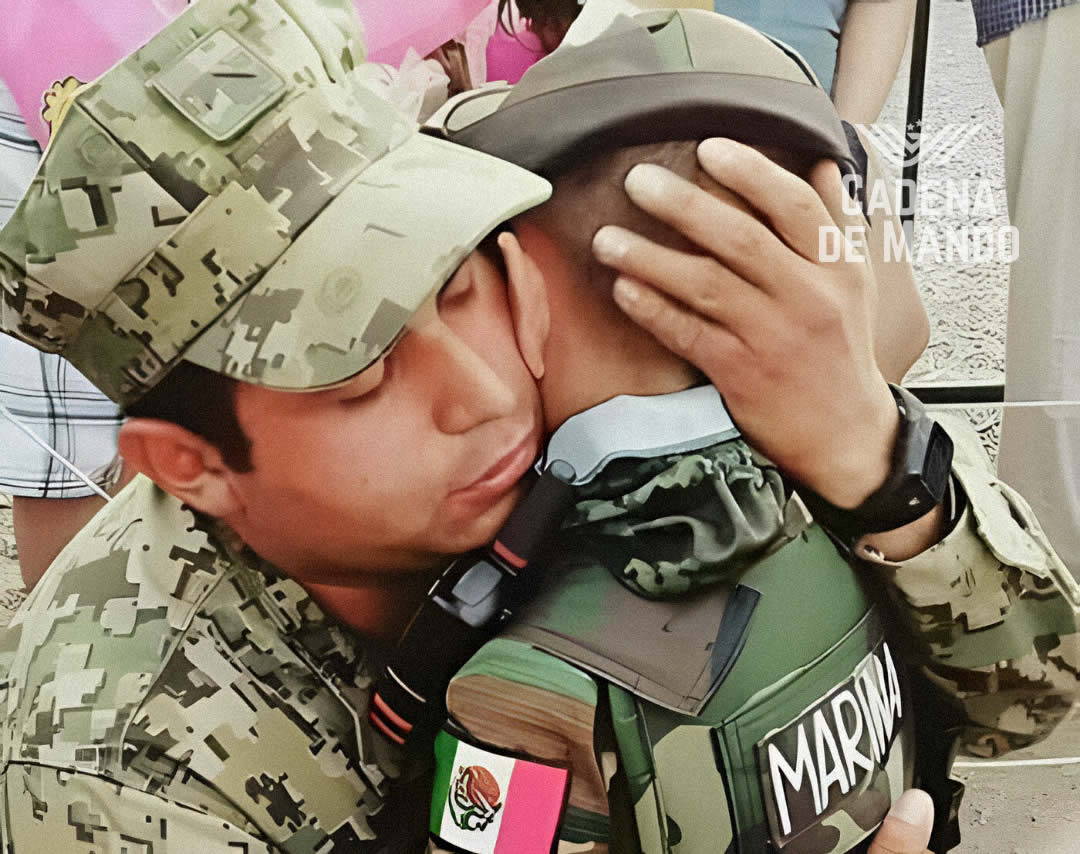 ¡Felicidades a Todos quienes son #padres!
¡Felicidades a los soldados de tierra, mar y aire que son padres!
Nadie piensa en el gran #esfuerzo que implica para #soldados y #marinos NO ver a sus familias en meses.
#FibraValientes
#DíaDelPadre #EjércitoMexicano #ArmadaDeMéxico #GN