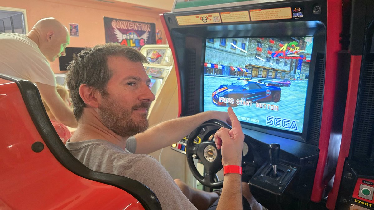 TheRealCerbere's tweet photo. Je crois que je kiff tj autant ahah ! Quel jeu ! 
#sega #arcade #scudrace https://t.co/i9J8v388lS