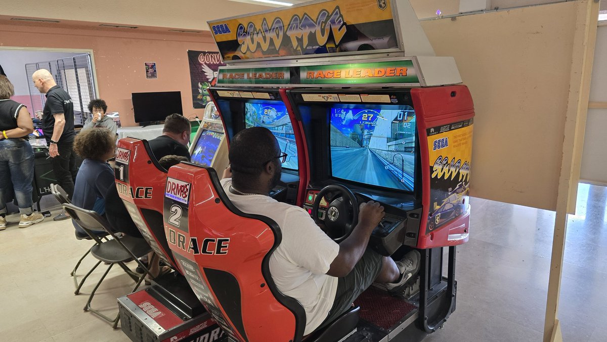 TheRealCerbere's tweet photo. Je crois que je kiff tj autant ahah ! Quel jeu ! 
#sega #arcade #scudrace https://t.co/i9J8v388lS
