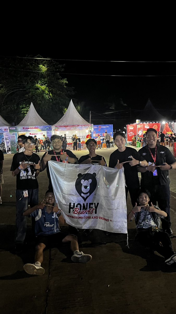 Terima kasih banyak teman-teman yang sudah meramaikan UMKM SHOW Tenggarong 2025 semalam❤️❤️❤️

Semoga kekompakan fans-fans Kalimantan Timur selalu terjaga dan tetap solid untuk mendukung idola nasional, JKT48. 🤝🏻
#JKT48KeWadahEtam