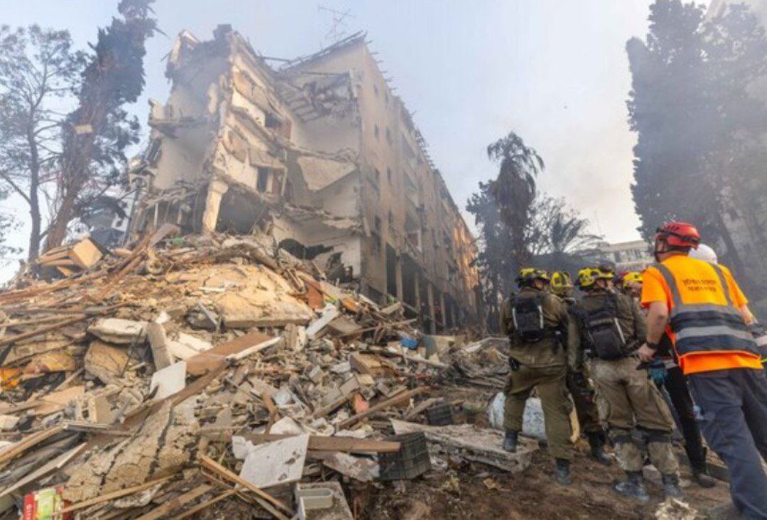hunzagrapher's tweet photo. Aftermath of Iran's missile strikes on southern Tel Aviv https://t.co/jFmU9i6VOv
