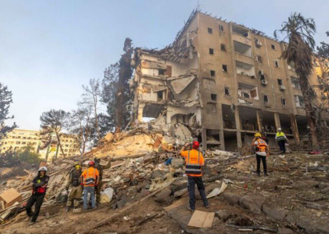 hunzagrapher's tweet photo. Aftermath of Iran's missile strikes on southern Tel Aviv https://t.co/jFmU9i6VOv