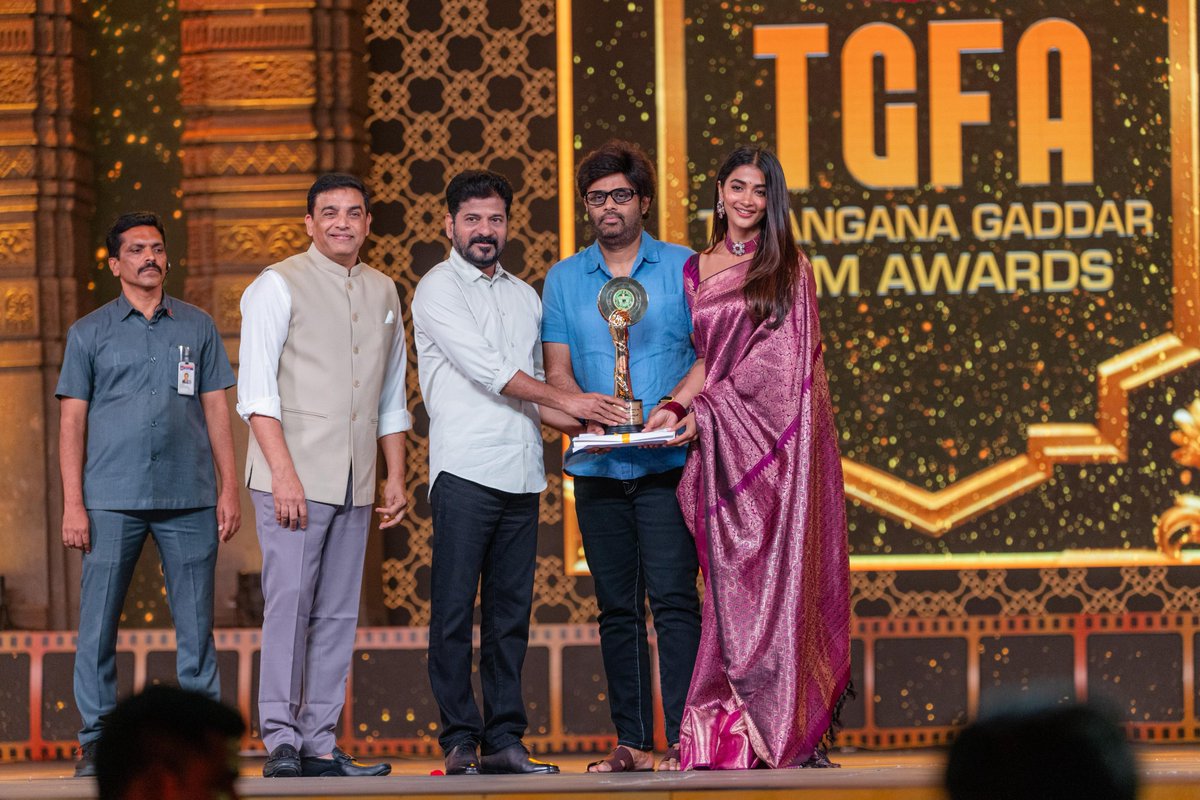 Haarika & Hassine Creations (@haarikahassine) on Twitter photo Honoured to receive the Best Film award for #AlaVaikunthapurramuloo at the #GaddarTelanganaFilmAwards โค๏ธ
Big congratulations and heartfelt thanks to the entire team who made this possible! ๐ซถ
Icon Star <a href="/alluarjun/">Allu Arjun</a> #Trivikram <a href="/hegdepooja/">Pooja Hegde</a> <a href="/MusicThaman/">thaman S</a> #PSVinod <a href="/NavinNooli/">Navin Nooli</a> <a href="/vamsi84/">Naga Vamsi</a> Honoured to receive the Best Film award for #AlaVaikunthapurramuloo at the #GaddarTelanganaFilmAwards โค๏ธ
Big congratulations and heartfelt thanks to the entire team who made this possible! ๐ซถ
Icon Star <a href="/alluarjun/">Allu Arjun</a> #Trivikram <a href="/hegdepooja/">Pooja Hegde</a> <a href="/MusicThaman/">thaman S</a> #PSVinod <a href="/NavinNooli/">Navin Nooli</a> <a href="/vamsi84/">Naga Vamsi</a>