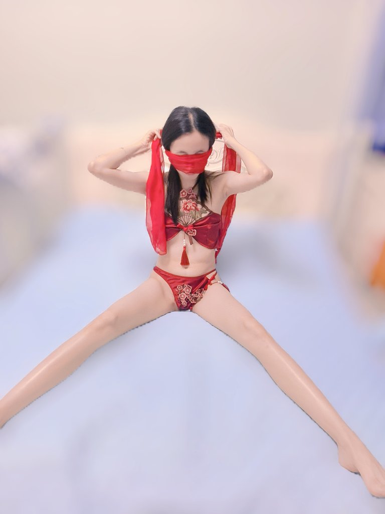 rabbitoneone's tweet photo. 老婆说下次酒店蒙眼可以找个多个活好的😍 https://t.co/dLwNbnrEep