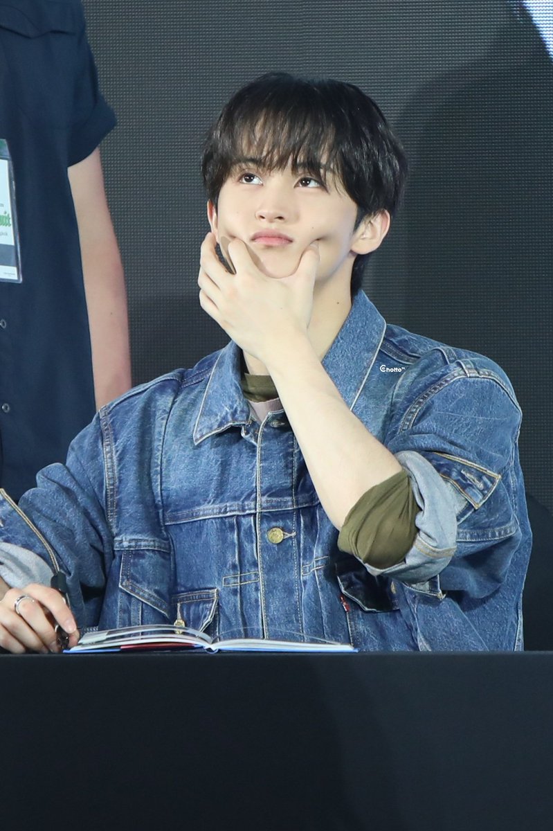 มุ้แงงงงงง ม้าคเปี๊ยกมากค่ะ น้องมาร์คบีบแก้มหน้าดื้อสุบๆ 😻😻
#MARK #MARKLEE
#DoConcertxMARK_TheFirstfruit