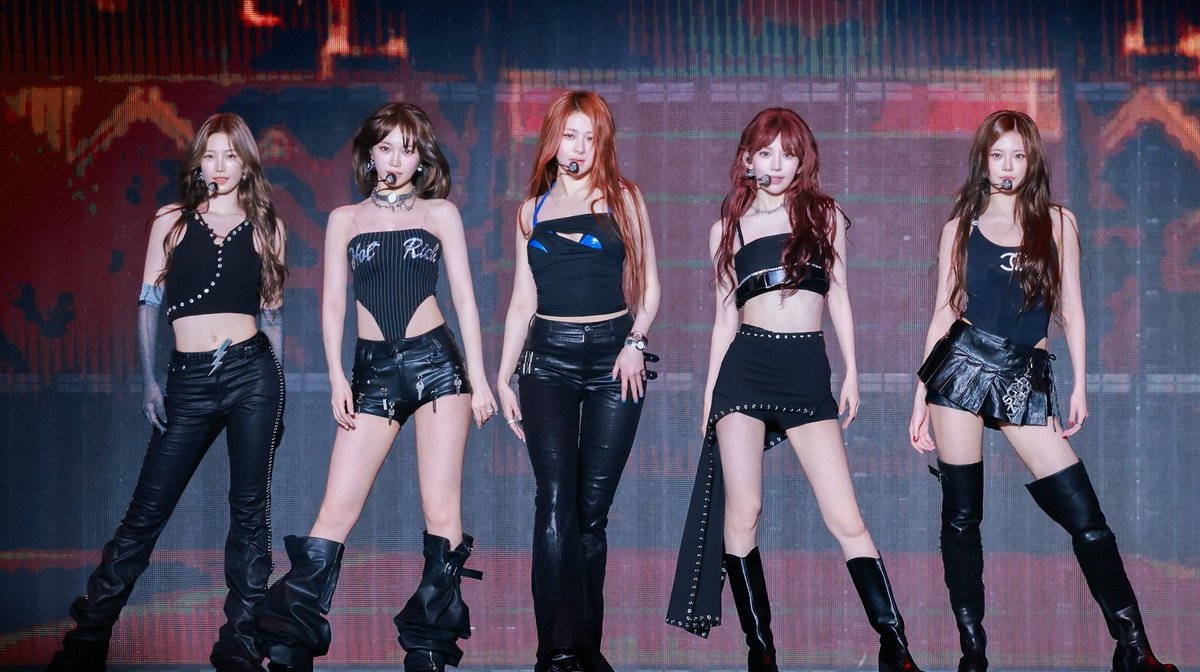 yunjin_doll's tweet photo. Coachella 
VMAs
EMAs
Daesang
Tokyo dome 

Oh le sserafim you will always be Famous. https://t.co/FJSJfyIVSx