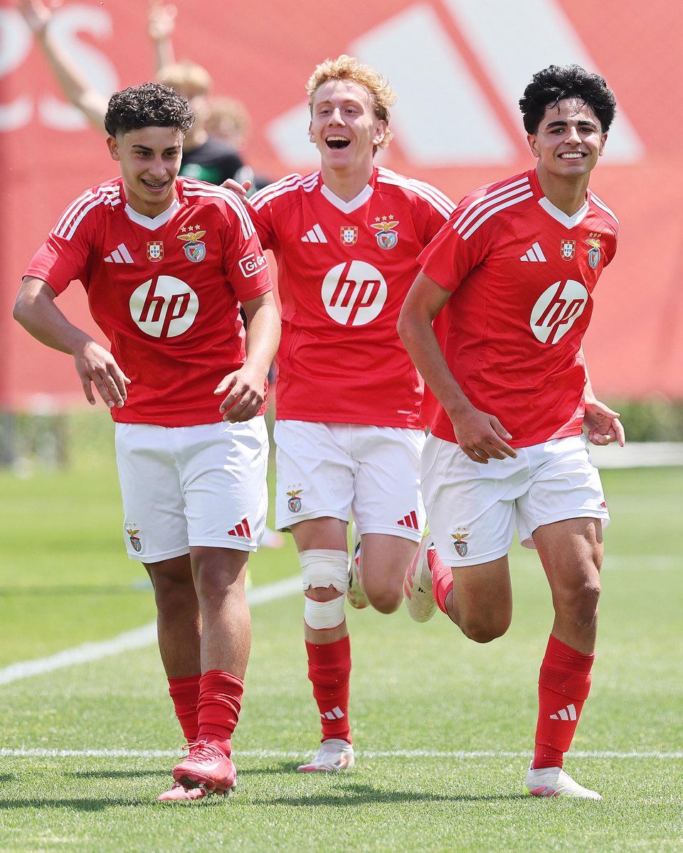 Sempre a ROUBAR.O Benfica é uma fraude.