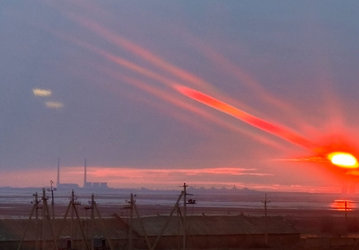 Якось пропустив новину про мільйон рсн (утилізованими і пораненими).

Не знаю, як щодо мільйона, а от соточка за нашим екіпажем точно є. 
Як і нормально так знищеної і пошкодженої техніки, на багато мільйонів $.

Я це чому пишу? 
Для того, щоб було більше - можна закинуть пару