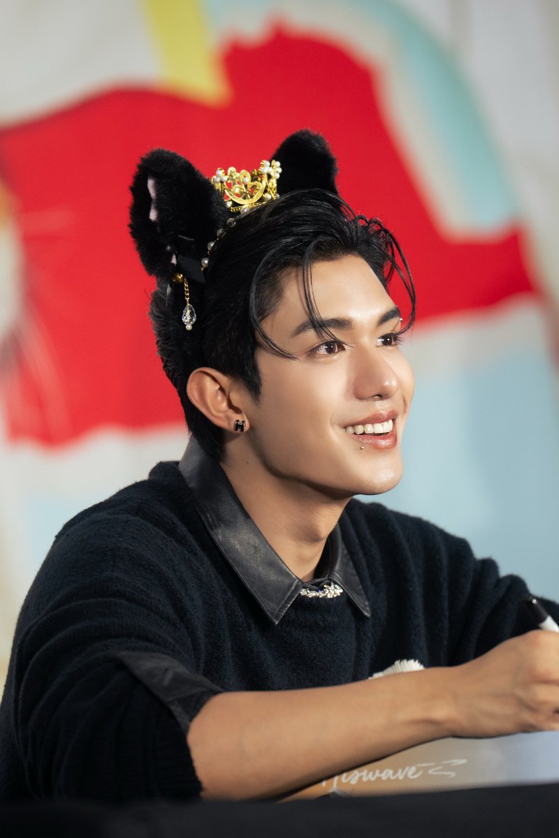 NetSRPPhotobook's tweet photo. Thank you everyone for coming to support Net at the Net Siraphop 1st Photobook ‘𝑯𝒊𝒔 𝑾𝒂𝒗𝒆’ Fansign. This event could not have happened without your love and support. See you again next time. 🫶🏻✨

#Net1stFansignHisWave https://t.co/C0JTgZeQnr