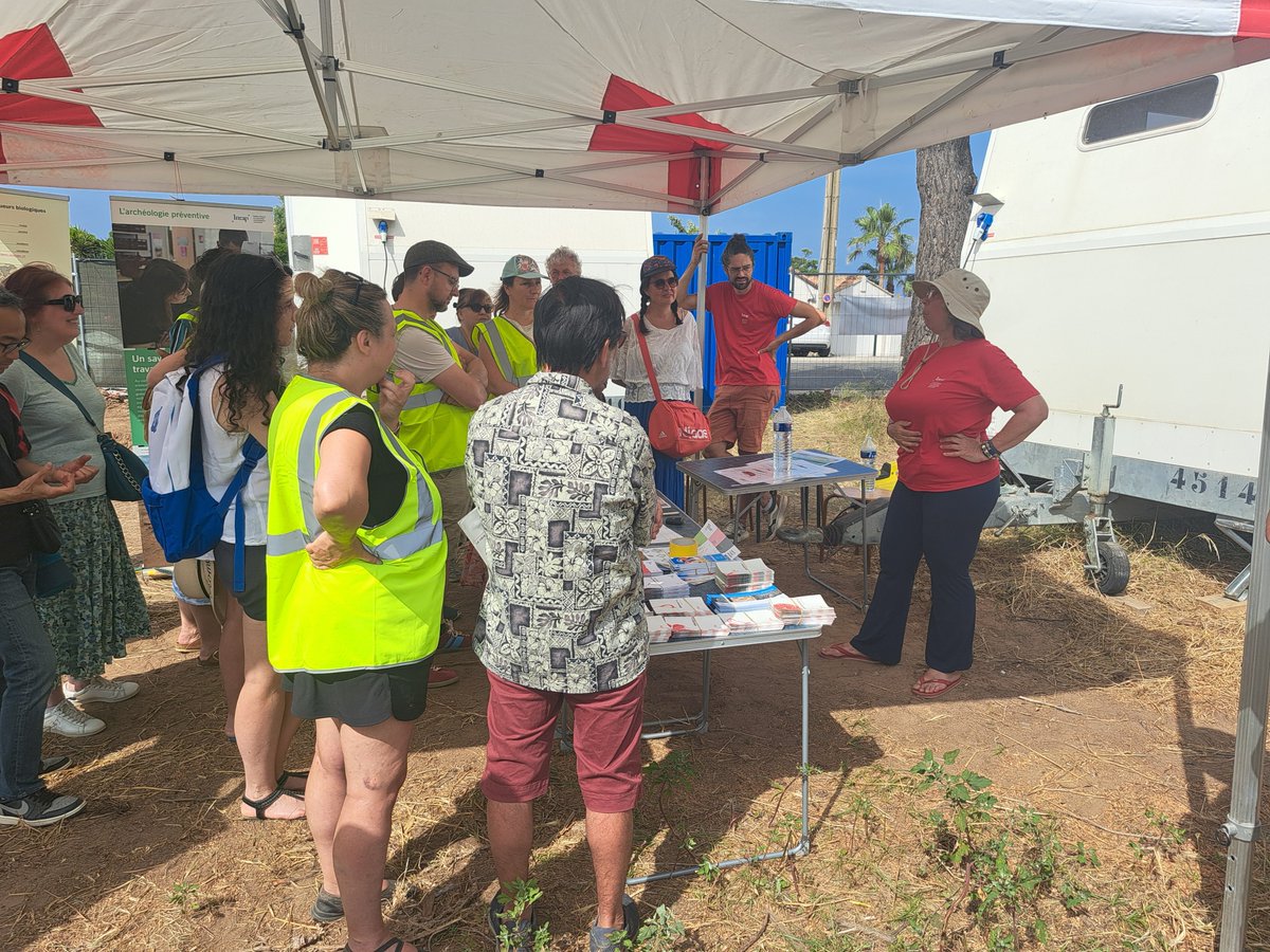 Actualités Inrap Midi-Méditerranée (@inrap_actummed) on Twitter photo Retour sur la journée portes-ouvertes à <a href="/villedhyeres/">Ville d'Hyères</a>. A l'occasion des #JEArcheo les visiteurs ont découvert les fouilles préventives en cours sur le site d’Olbia, menées par les archéologues de l’<a href="/Inrap/">Inrap</a> et du <a href="/Departement_Var/">Departement du Var 83</a>.
Merci à tous d’être venus nombreux ! 👷♀️🏺 Retour sur la journée portes-ouvertes à <a href="/villedhyeres/">Ville d'Hyères</a>. A l'occasion des #JEArcheo les visiteurs ont découvert les fouilles préventives en cours sur le site d’Olbia, menées par les archéologues de l’<a href="/Inrap/">Inrap</a> et du <a href="/Departement_Var/">Departement du Var 83</a>.
Merci à tous d’être venus nombreux ! 👷♀️🏺