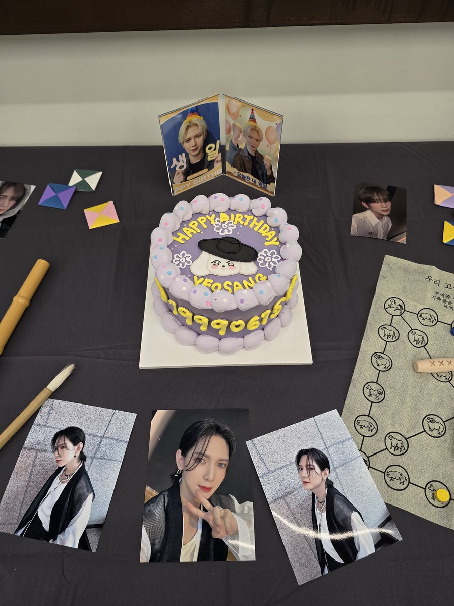 📍여상천하

한복 입은 여상이로 가득채워져 있었던 카페🖤
한복이 잘 어울리는 여상이 생일축하해🎂

#헤헷선비탄신일축하드리옵니다
#HappyBirthday_Hehet_Seonbi
#여상 #YEOSANG #ヨサン #ATEEZ