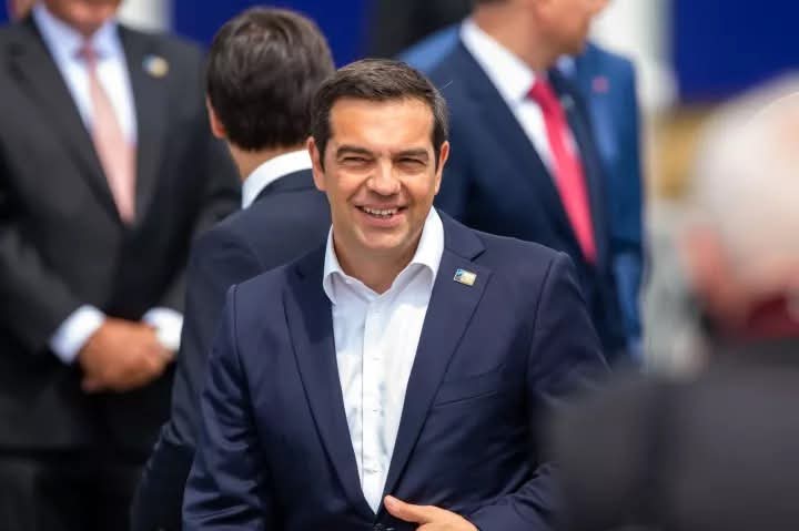 MeTonAlexi's tweet image. Ο Αλέξης #Τσίπρας είναι ο μόνος πρωθυπουργός της μεταπολίτευσης που παρέδωσε τη χώρα σε καλύτερη κατάσταση απ’ ό,τι την παρέλαβε.

✔ Παρέλαβε χρεοκοπία  και άφησε γεμάτα ταμεία.
✔ Δεν χρεοκόπησε τη χώρα  έκλεισε τον κύκλο των μνημονίων.
✔ Δεν χρωστάει σε νταβατζήδες  δεν έκανε…