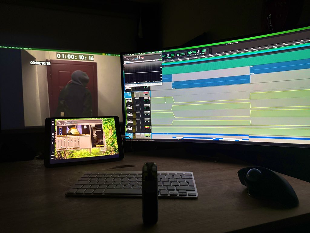 wavesomesound's tweet image. Лучший апгрейд рабочего места. Не стоило откладывать покупку кронштейна пару лет)