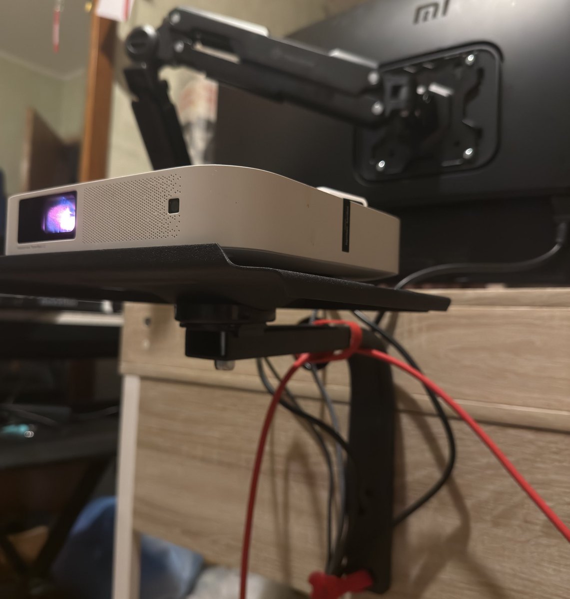 wavesomesound's tweet image. Лучший апгрейд рабочего места. Не стоило откладывать покупку кронштейна пару лет)