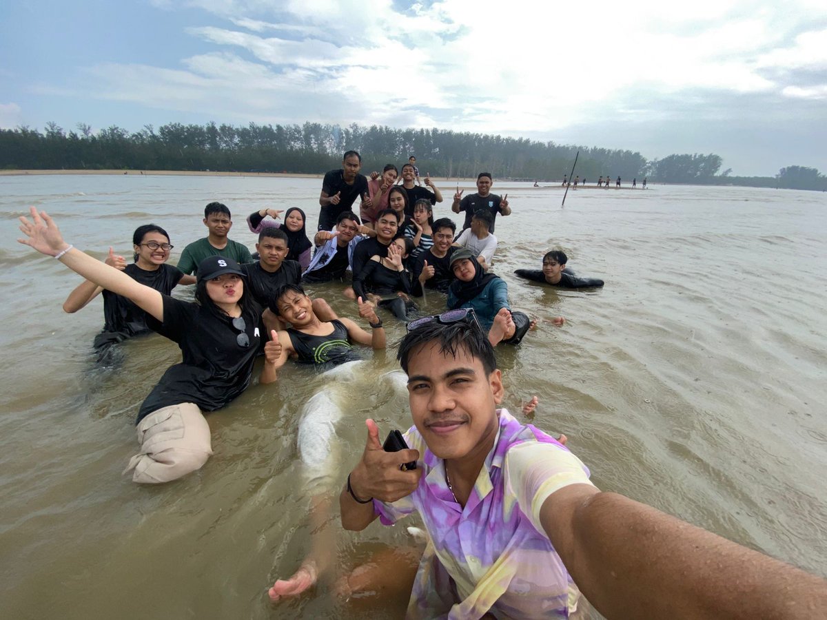biblless's tweet photo. So fun, walaupun pantainya kek kobokan🤏🏻 https://t.co/BEoZtomlCu