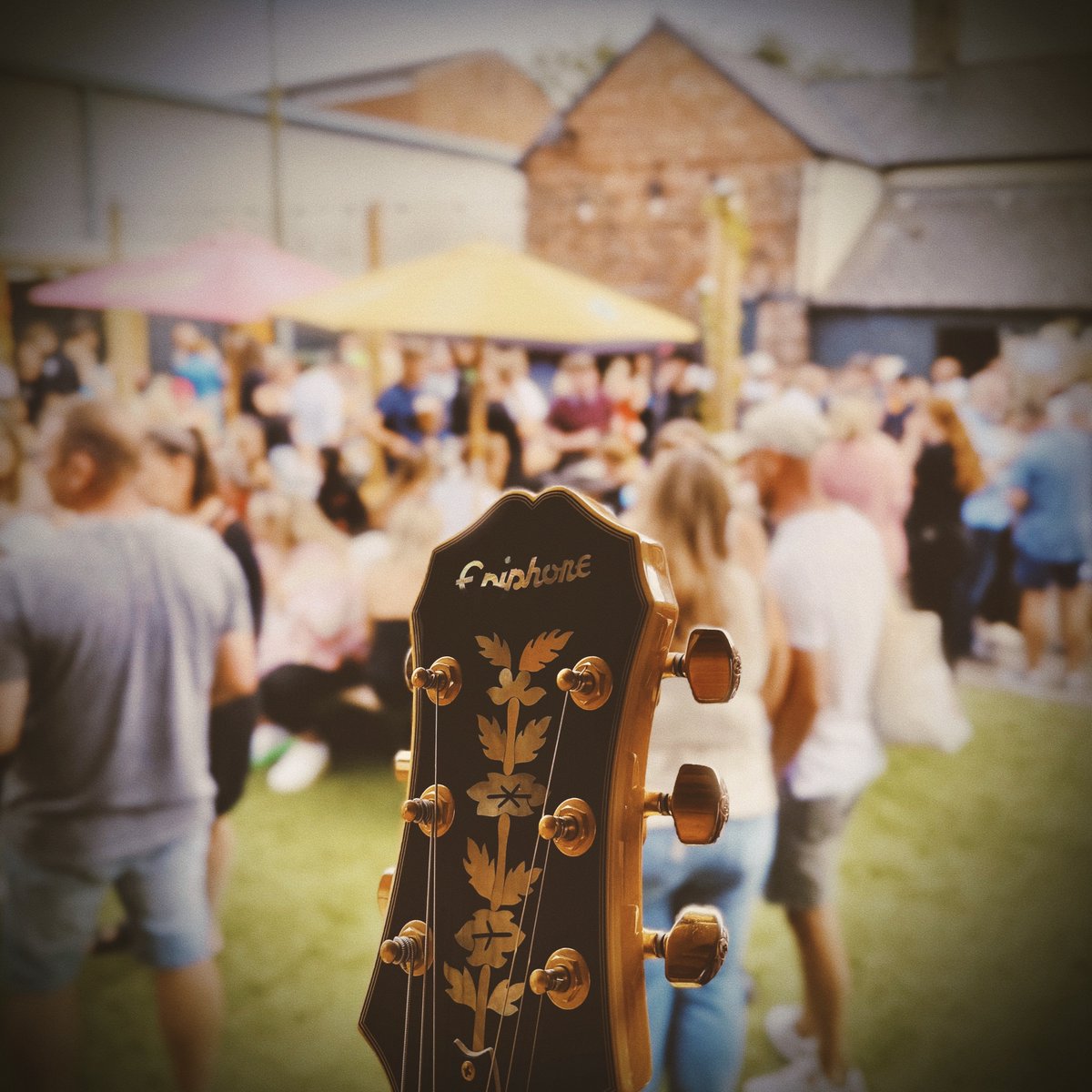 SmallHorsePlan's tweet photo. Annual Folk &amp; Boat Festival frenzy complete! 💥 Great to catch Dirty Vertebrae at The Turnpike before our own set over at The Cheshire Cheese! 🤗 Today, we’ll trade chaos for cosiness at the Flute &amp; Firkin! Come unwind with us from 4pm! ☕️ https://t.co/Gq7GLHUw7A