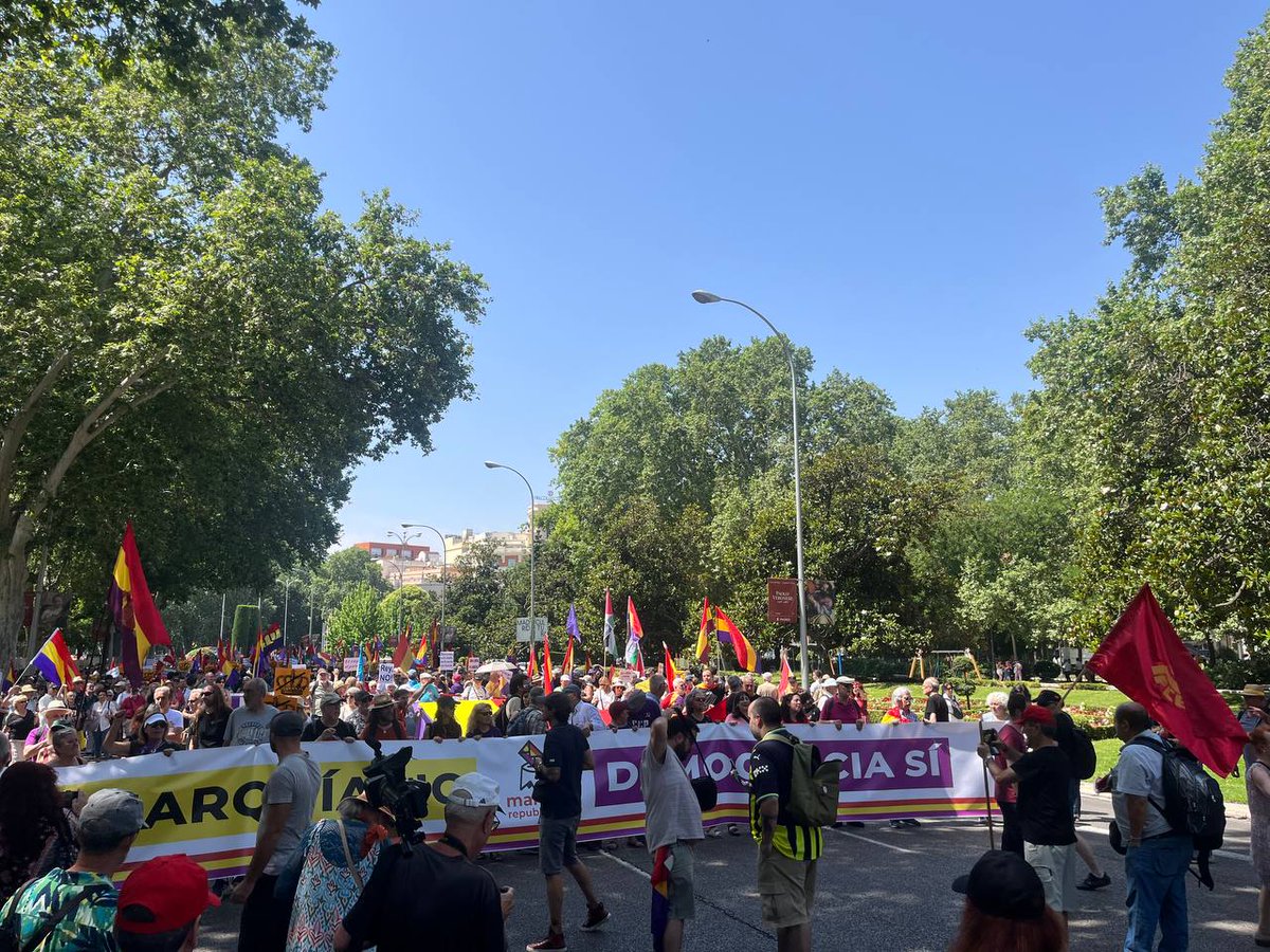 Podemos_Parla's tweet photo. ❤️💛💜 Por las voces silenciadas y por la justicia que algún día sin duda llegará y Repúblicaremos! 

❤️💛💜 Hasta que se vayan 

#Parla #republica #MonarquiaCorrupta https://t.co/Dt002A2W41