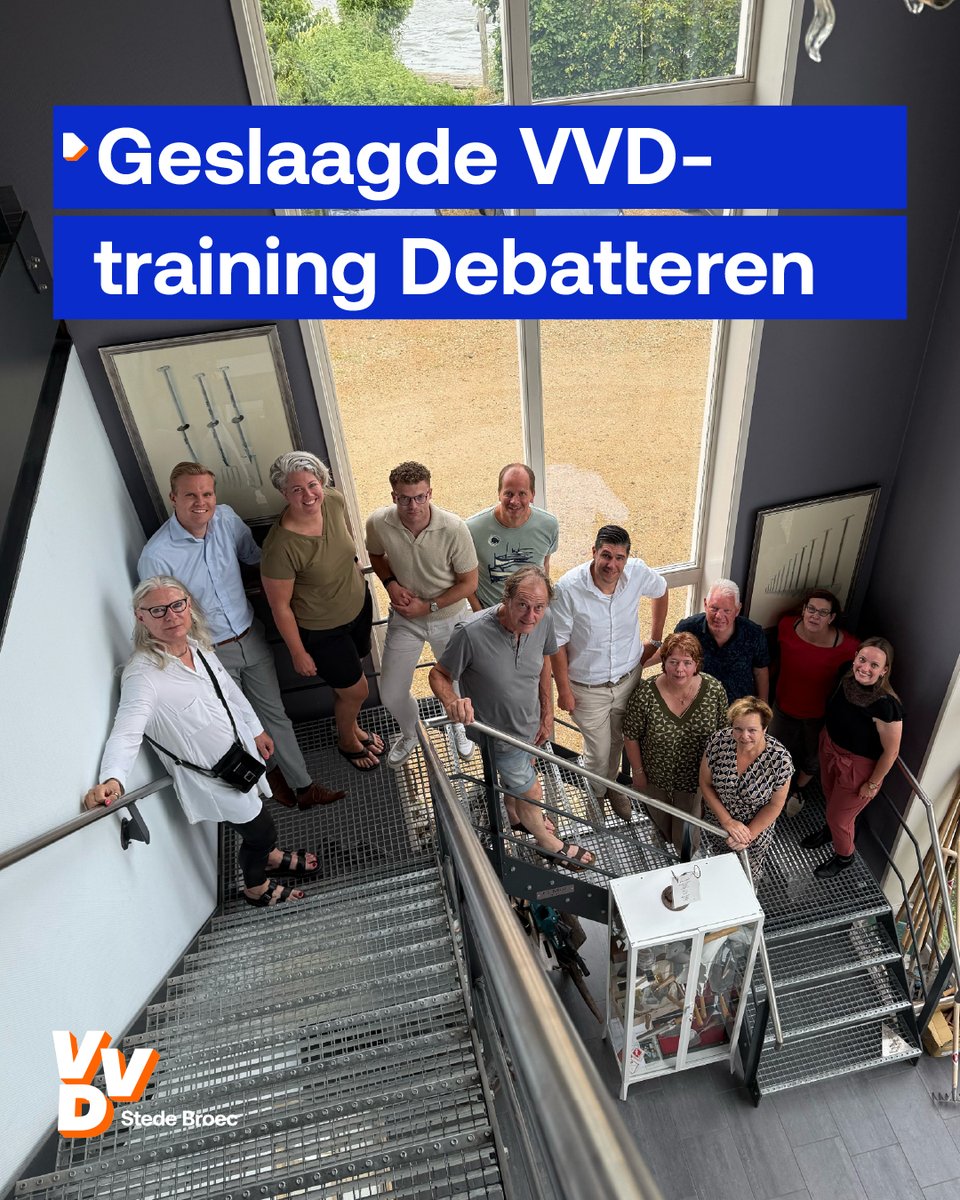 VVDStedeBroec's tweet photo. Ondanks de hitte en benauwdheid afgelopen zaterdag, gingen de deelnemers van de debattraining van @VVDWFregio met veel energie en enthousiasme met elkaar in debat.   #debatteren #vvd #ontwikkelen https://t.co/p3B0XlVmRX