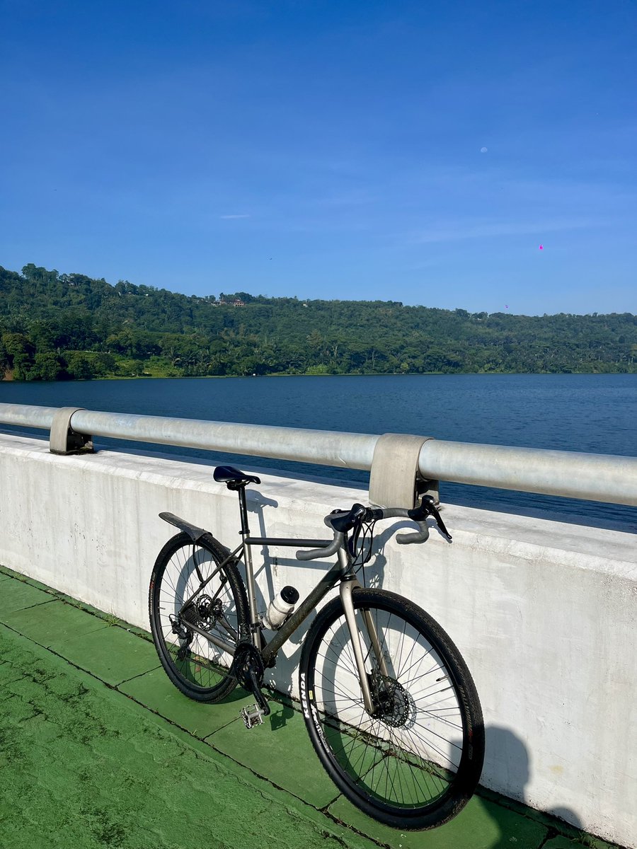 Bobbyfirdausss's tweet photo. #fnfjb 

Assalamualaikum Wr Wb. 

For Sale Seabord CX05 (M)

- Frame Size (M)
- Brifter, RD, FD (105)
- Crank (GRX)
- Wheelset Mavic 700c
- Ban Kenda Alluvium Pro 700x40c
- Hub D/B (Nautilus)
- Dropbar Ritchey Venturemax

Sepeda tinggal pake aja.

No Includ:

- Pedal &amp; Ass savers https://t.co/OuFcVnHmau