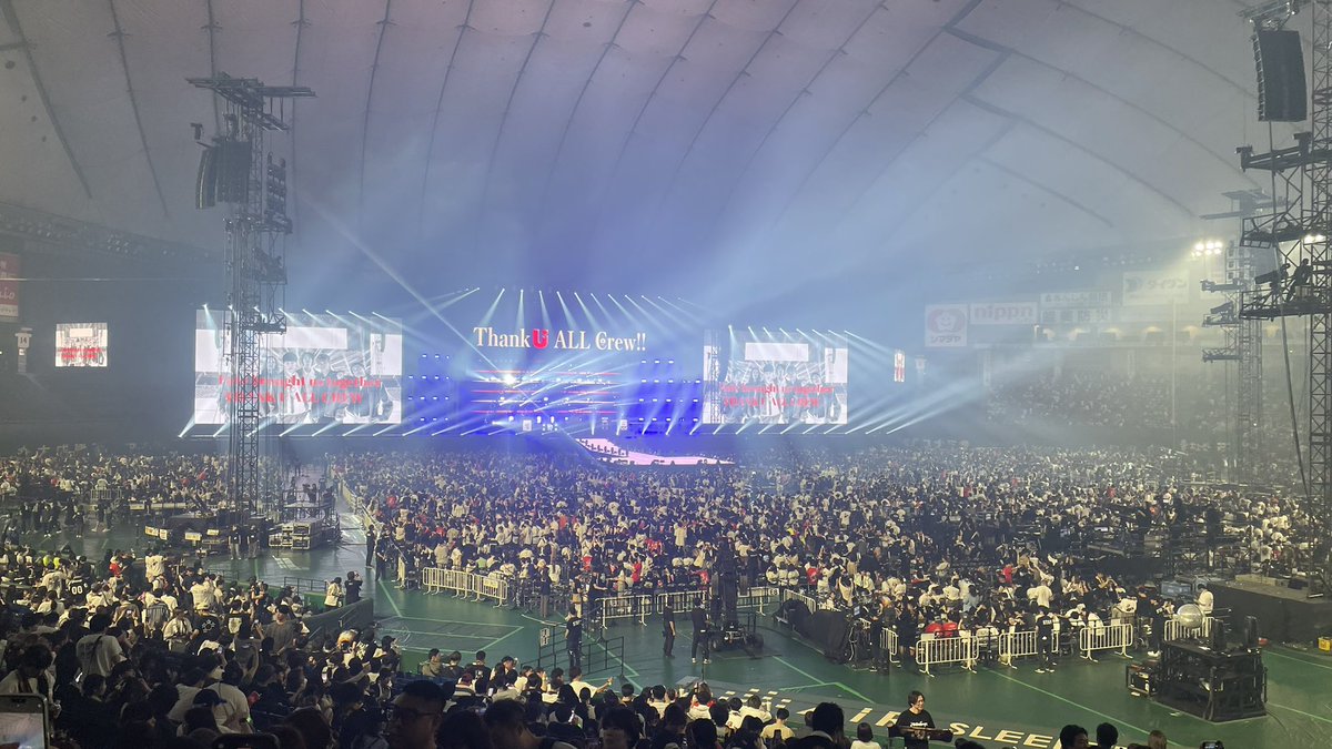 rurucrew's tweet photo. 撮影OKアナウンスきたあーーー！！！！！！！！！
#UVERworld
#東京ドーム
#EPIPHANY https://t.co/97cSnjHna6