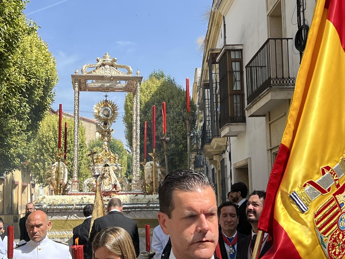 COFRADEMANIA (@cofrademania) on Twitter photo Comenzó el ciclo de procesiones de Corpus en Jerez y un año más lo hace con la procesión de la Sacramental de Santiago. <a href="/masjerez/">masjerez</a> <a href="/MigueMoreno79/">Miguel Ángel Moreno Perez</a> <a href="/miguelperea1/">miguelperea</a> Comenzó el ciclo de procesiones de Corpus en Jerez y un año más lo hace con la procesión de la Sacramental de Santiago. <a href="/masjerez/">masjerez</a> <a href="/MigueMoreno79/">Miguel Ángel Moreno Perez</a> <a href="/miguelperea1/">miguelperea</a>
