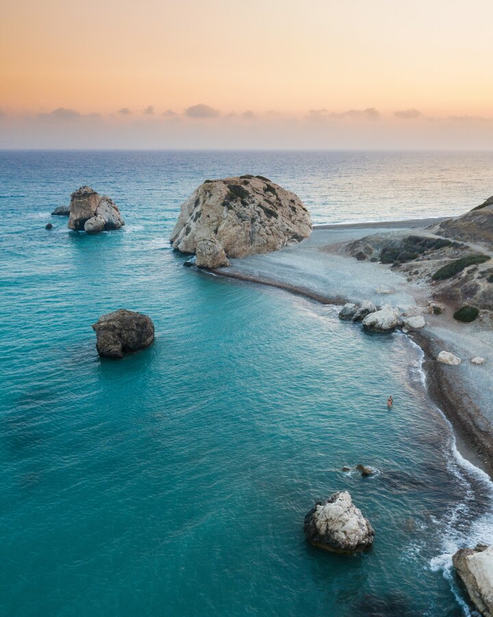 Journalism Research (@jresearchnews) on Twitter photo The study “Divided narratives: How news agencies reinforce one-sided narratives in Cyprus” by <a href="/stelgias/">Dr Nikolaos Stelgias</a>
looked at strategic omission to reinforce one-sided narratives in Cyprus by the CNA and the TAK.
journalismresearchnews.org/one-sided-narr… The study “Divided narratives: How news agencies reinforce one-sided narratives in Cyprus” by <a href="/stelgias/">Dr Nikolaos Stelgias</a>
looked at strategic omission to reinforce one-sided narratives in Cyprus by the CNA and the TAK.
journalismresearchnews.org/one-sided-narr…
