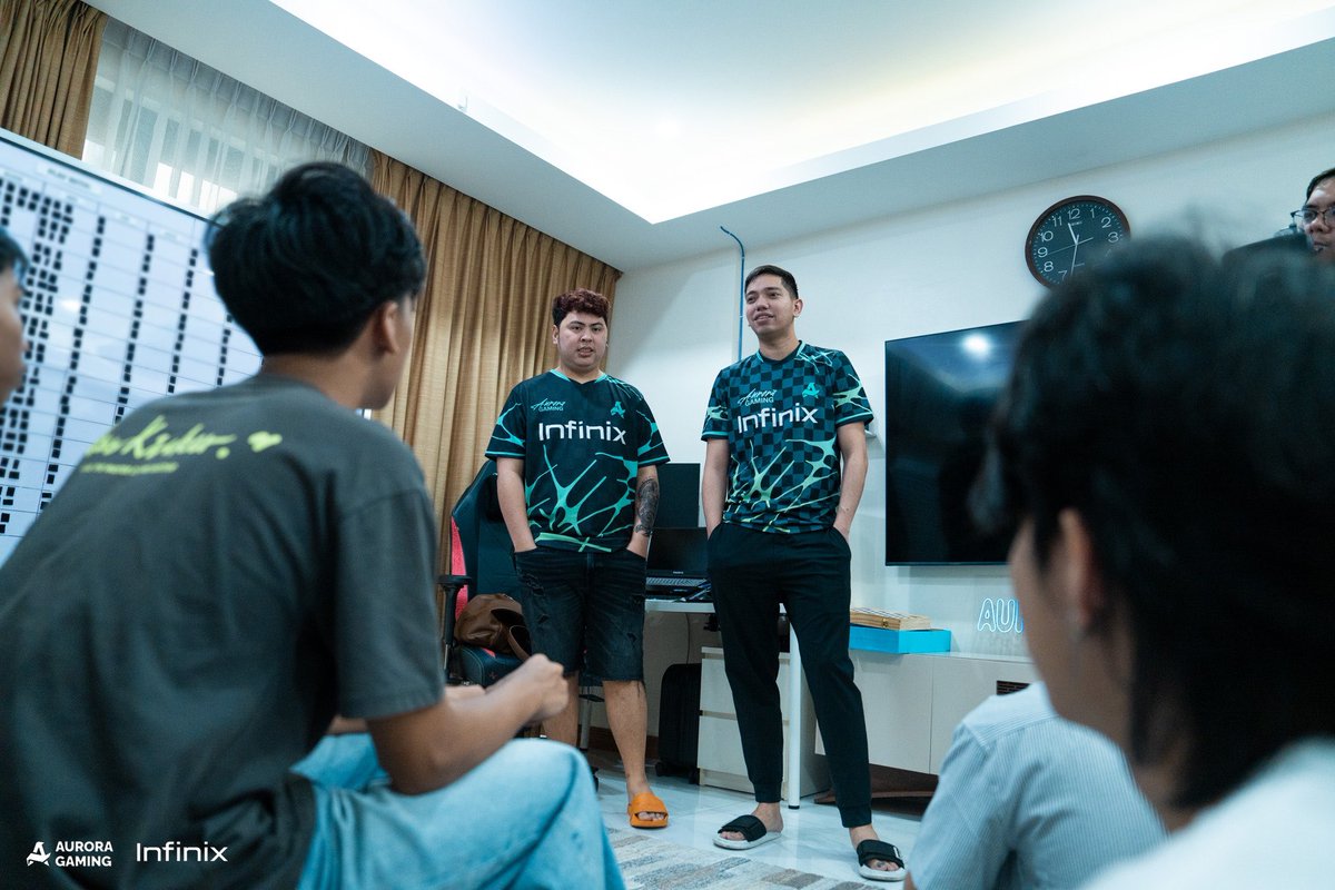 auroraggmlbb's tweet photo. More in-depth coaching later? 🤔

#MLBBRisingOpen #MRO #MROBootcamp #MPLPH #MPLPhilippines #MLBB https://t.co/xBA43J6sbg