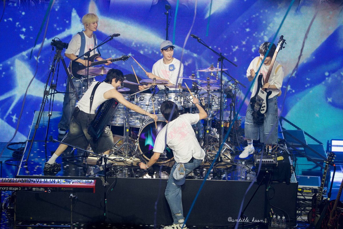 250615 O! NEW E!volution 4 앙콘 #원위 

하나같이 위로 스쳐 간 인연이 꼭 우리이길🤍