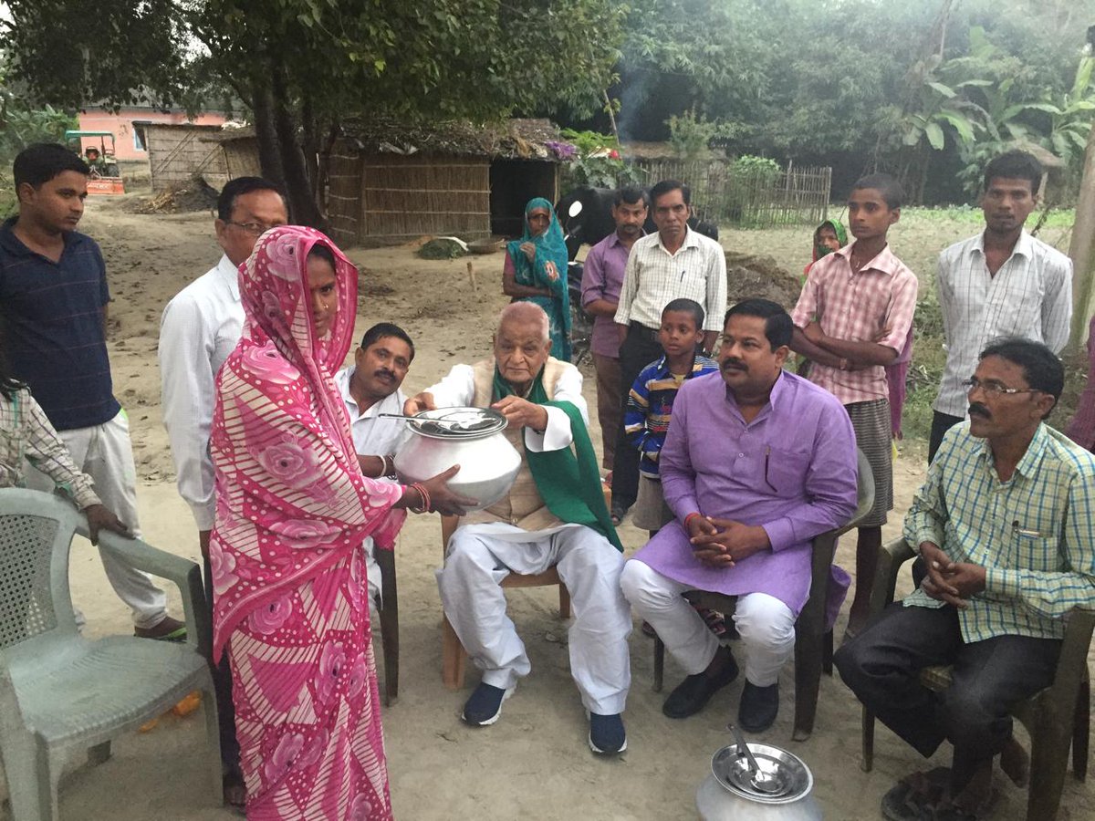 पितृ दिवस एक भावनात्मक पल है...
आपकी यादें मुझे संबल देती हैं। आपने जो संस्कार, संघर्ष और स्नेह दिया, वही आज मेरी पहचान है। 
पितृ दिवस पर आपको शत्-शत् नमन, पापा🙏
आप सभी को पितृ दिवस की हार्दिक शुभकामनाएं ।
#Fathersday 
#CaptainNishad