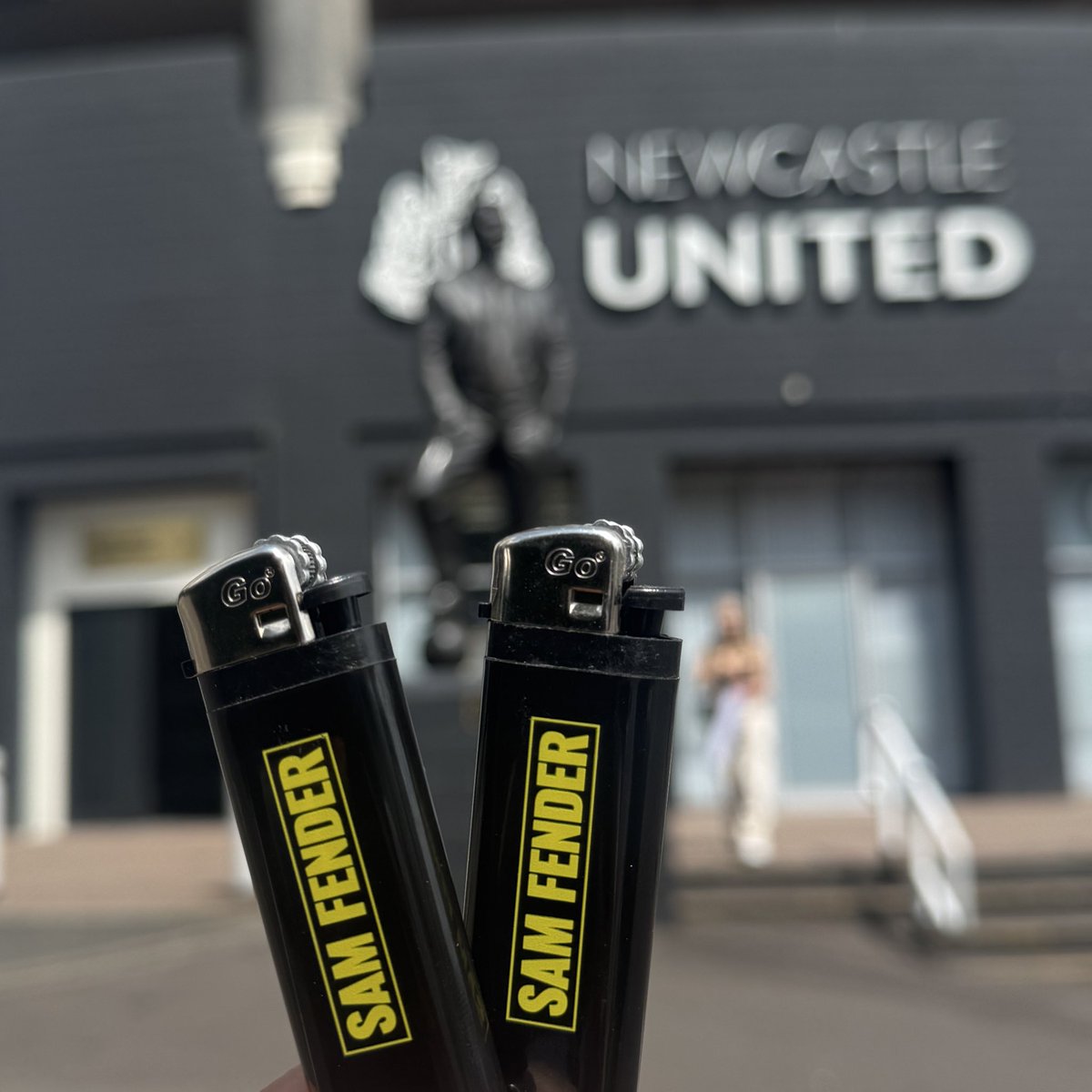 IN CELEBRATION OF ME NO LONGER S***ING MYSELF OVER TICKETS! I’VE PICKED UP TWO SHOW EXCLUSIVE LIGHTERS 

Like &amp; Retweet this tweet by 5pm 18th June for a chance to win one’ 
will ship worldwide - must be following this account.