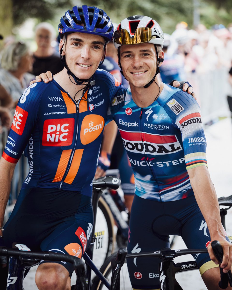 soudalquickstep's tweet photo. Congratulations on an amazing career, @romainbardet 🙌

Wishing you all the best for the future ✌️

#Dauphine

Photo: @BeelWout https://t.co/HTWJhnTGpJ